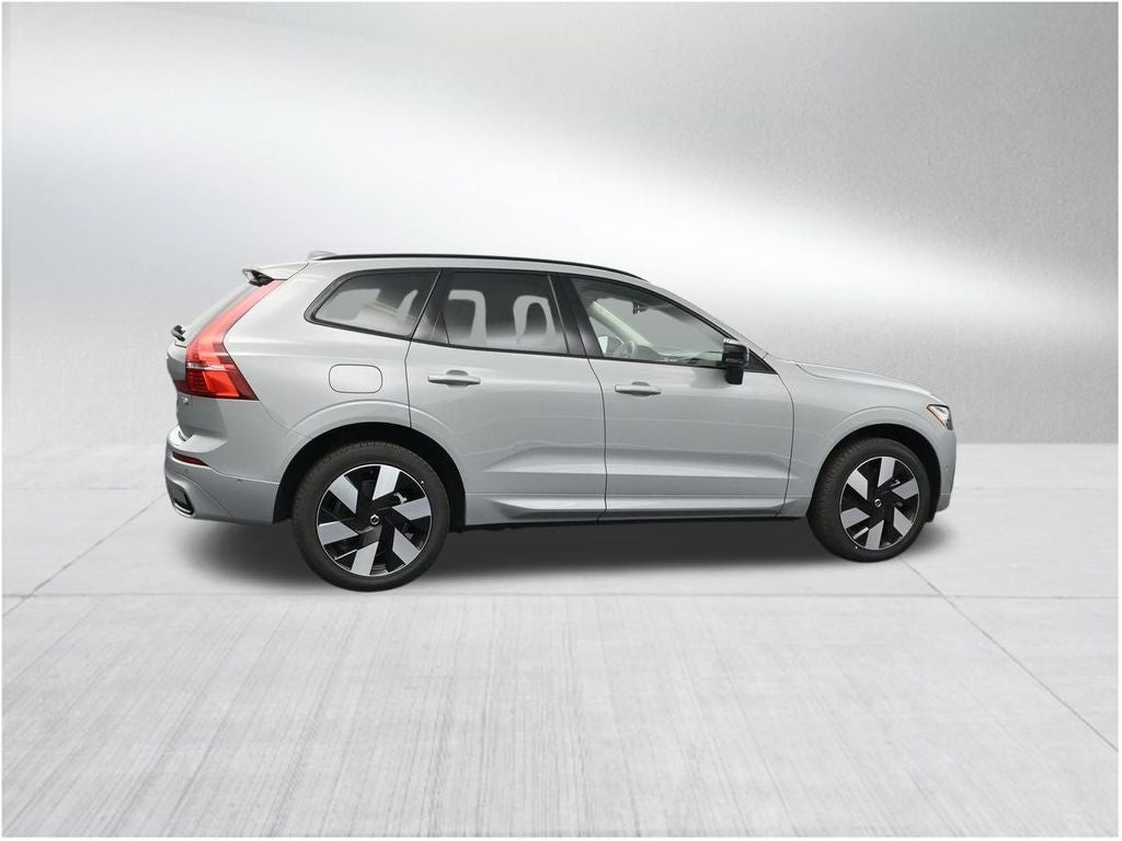 2025 Volvo XC60 Plug-In Hybrid T8 Plus