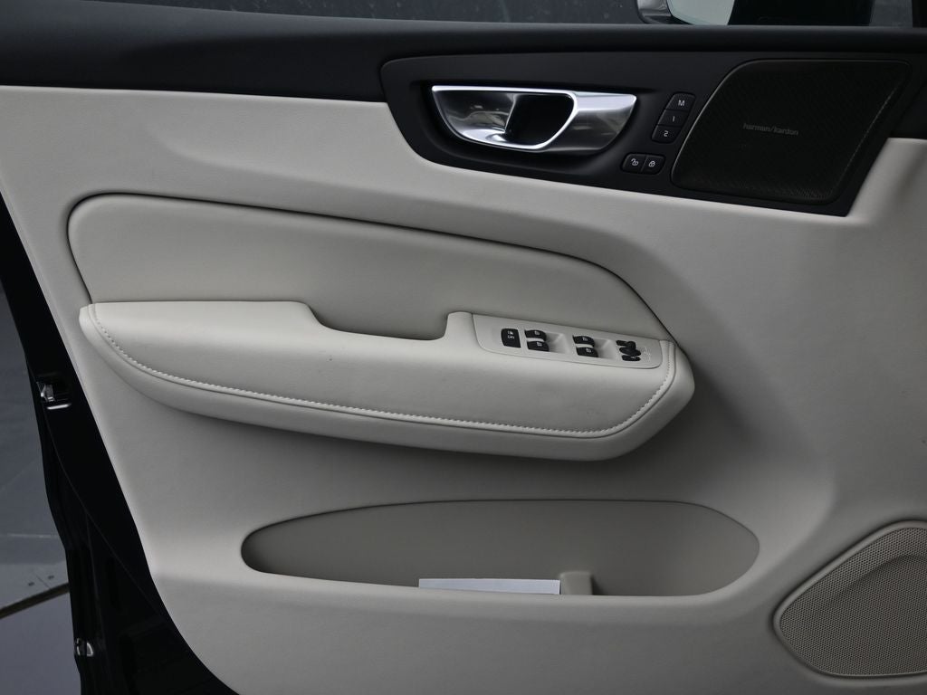 2025 Volvo XC60 Plug-In Hybrid T8 Ultra