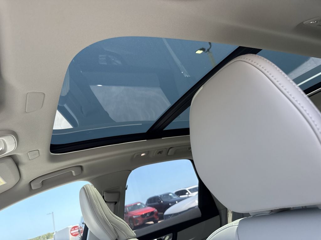 2025 Volvo XC60 Plug-In Hybrid T8 Ultra