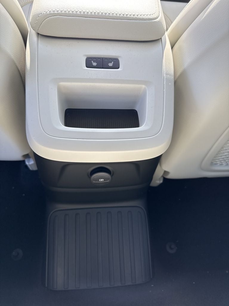 2025 Volvo XC60 Plug-In Hybrid T8 Ultra