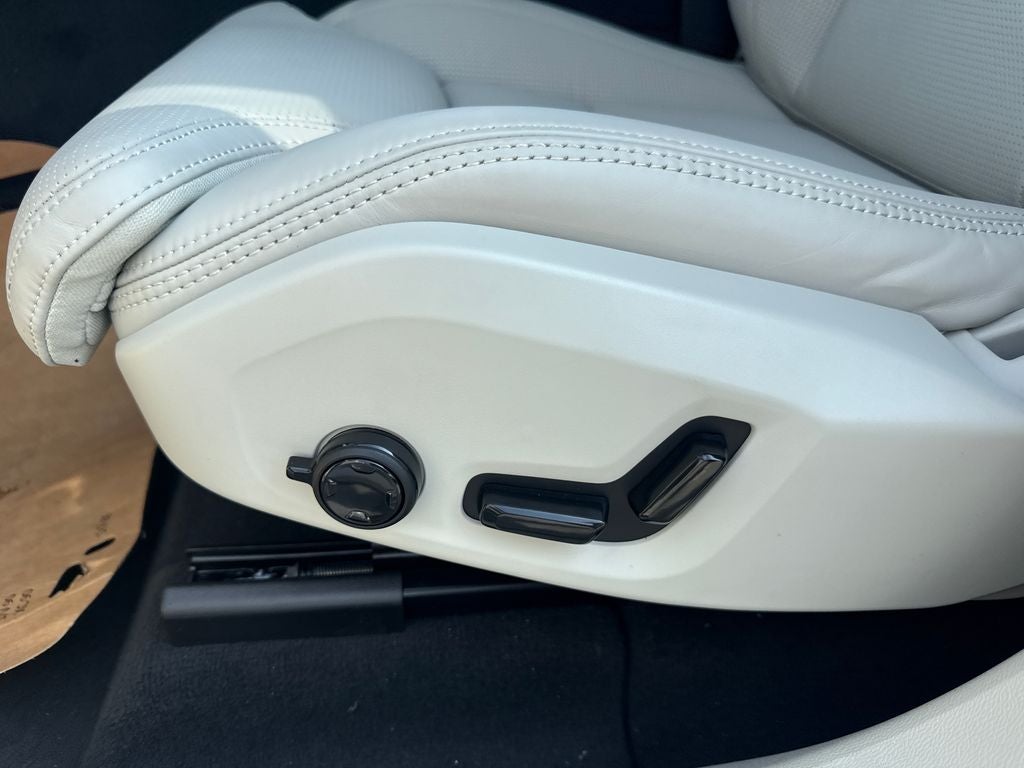 2026 Volvo XC60 Plug-In Hybrid T8 Ultra