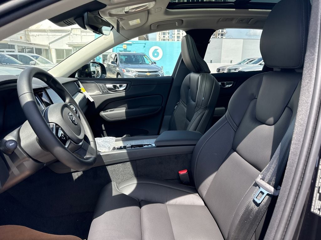 2025 Volvo XC60 Plug-In Hybrid T8 Ultra