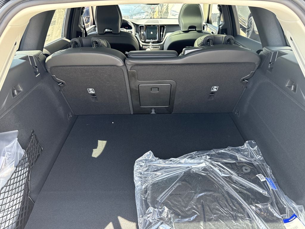 2025 Volvo XC60 Plug-In Hybrid T8 Ultra