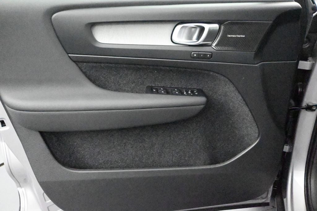 2026 Volvo XC40 B4 Plus