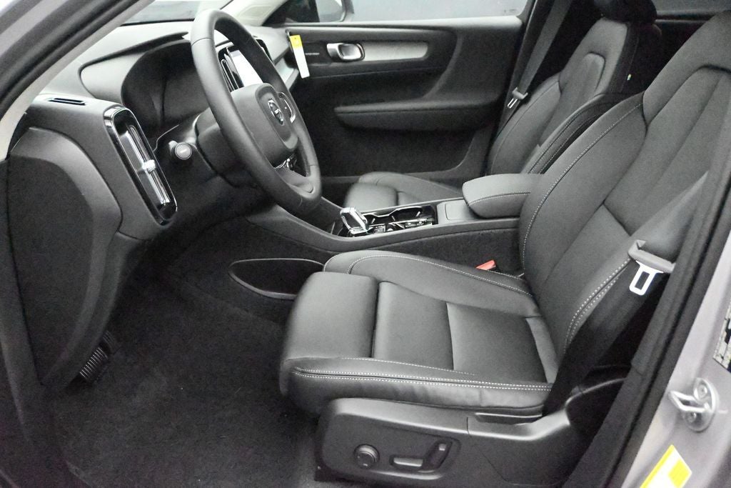 2026 Volvo XC40 B4 Plus