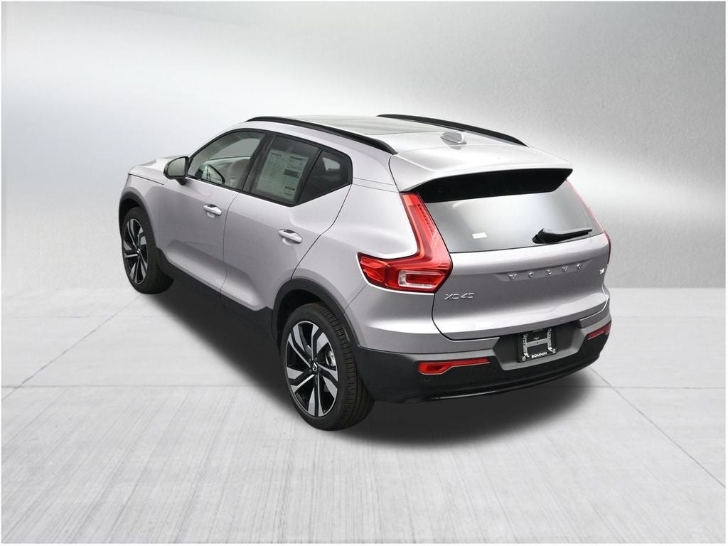 2026 Volvo XC40 B4 Plus