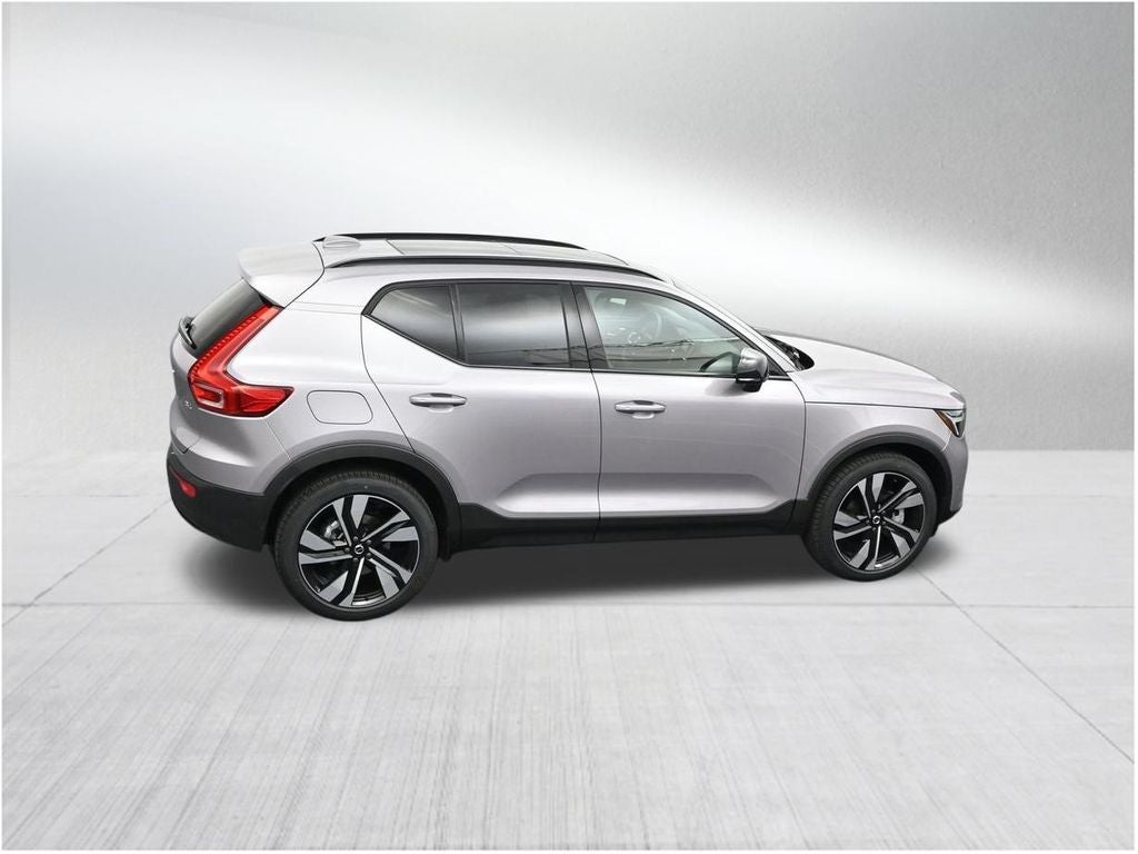2026 Volvo XC40 B4 Plus