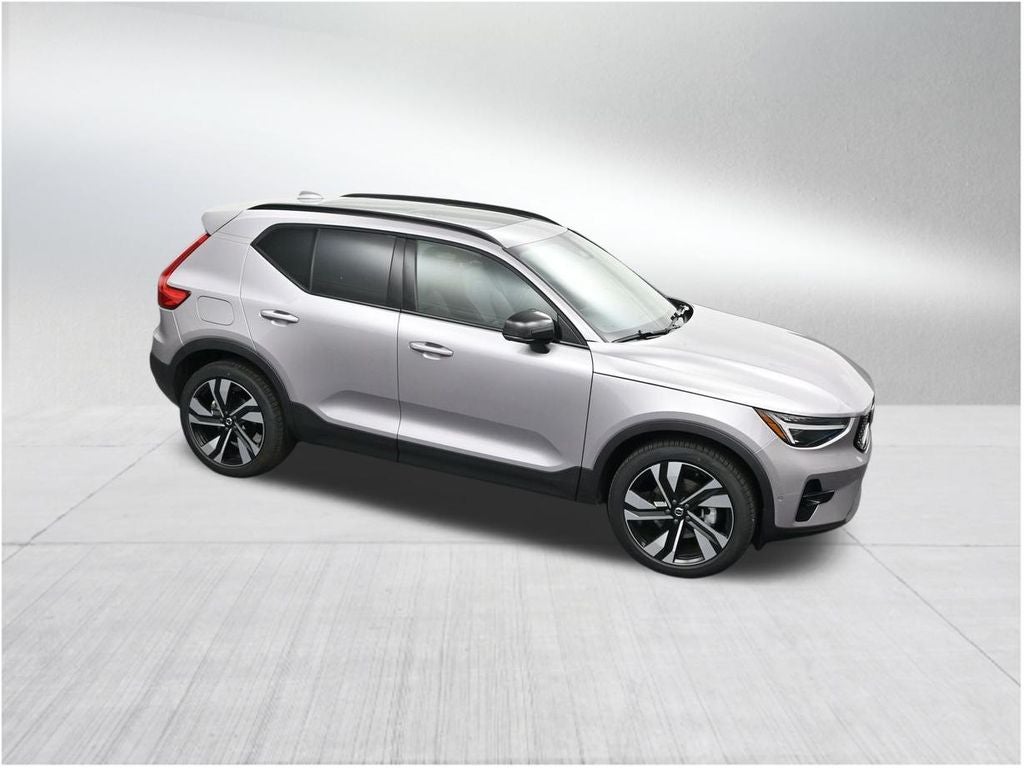 2026 Volvo XC40 B4 Plus