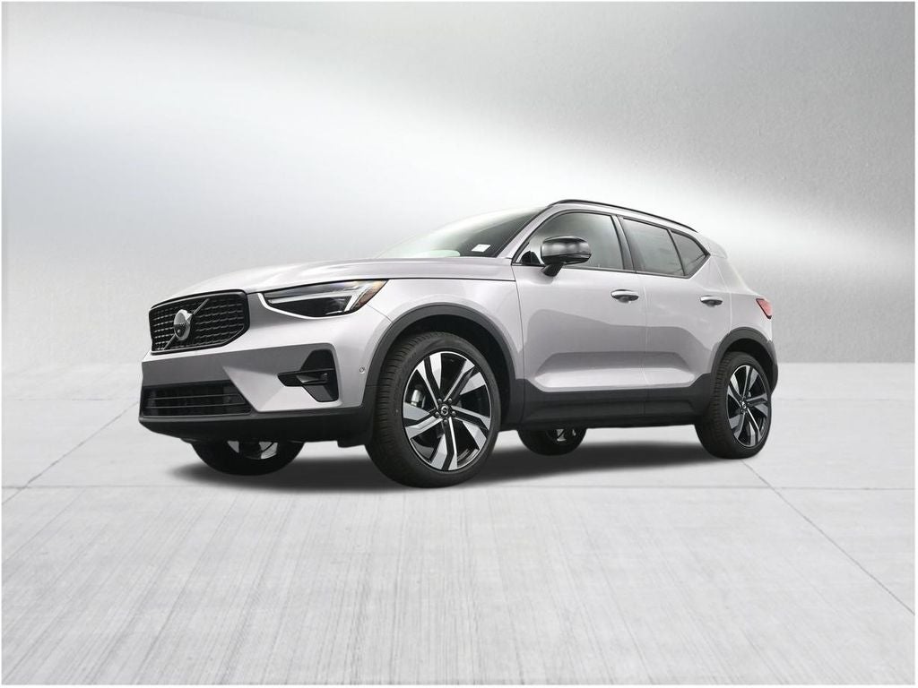 2026 Volvo XC40 B4 Plus