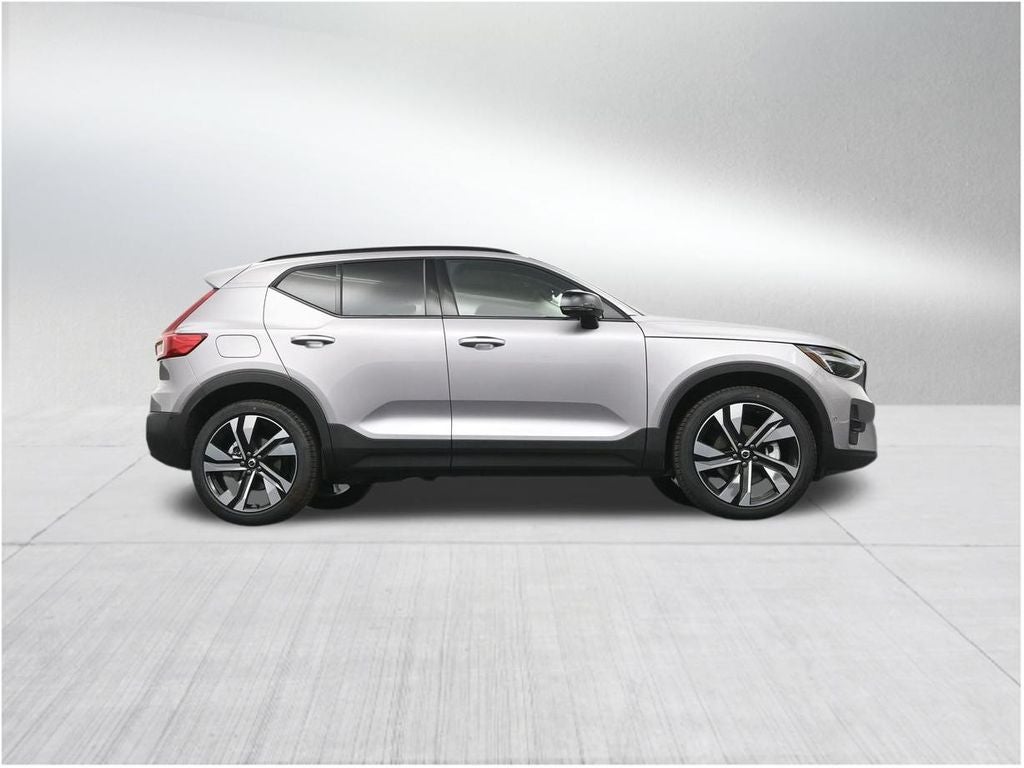 2026 Volvo XC40 B4 Plus
