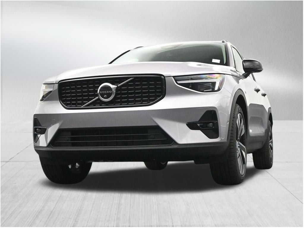 2026 Volvo XC40 B4 Plus