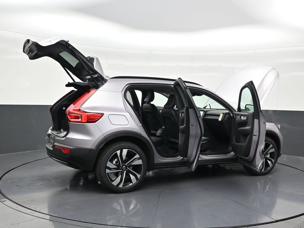 2026 Volvo XC40 B4 Plus