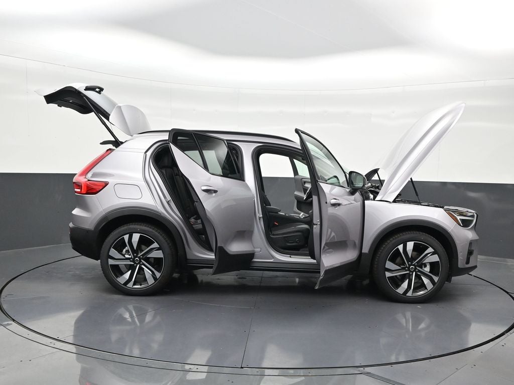 2026 Volvo XC40 B4 Plus