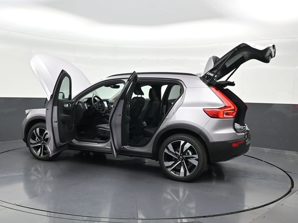 2026 Volvo XC40 B4 Plus