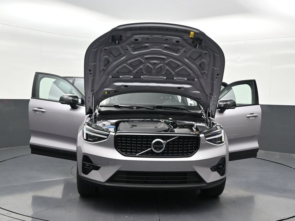 2026 Volvo XC40 B4 Plus