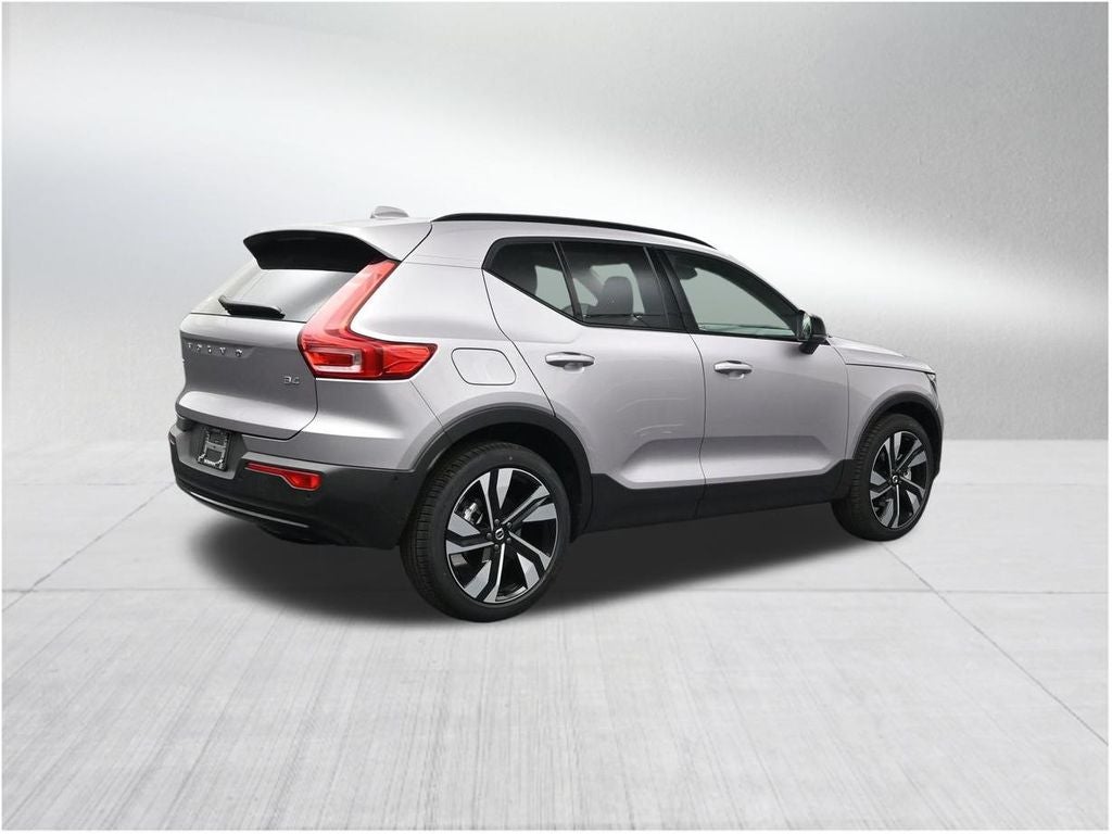 2026 Volvo XC40 B4 Plus