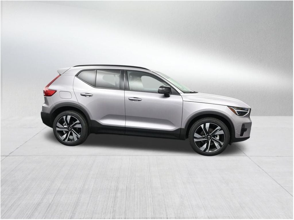 2026 Volvo XC40 B4 Plus