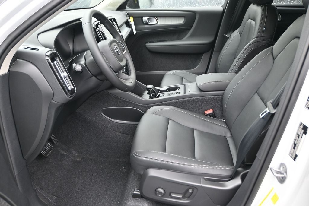 2026 Volvo XC40 B4 Core