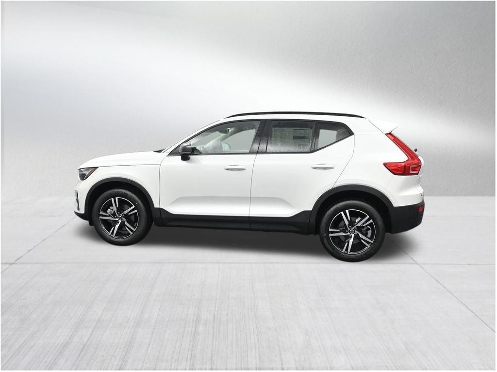 2026 Volvo XC40 B4 Core