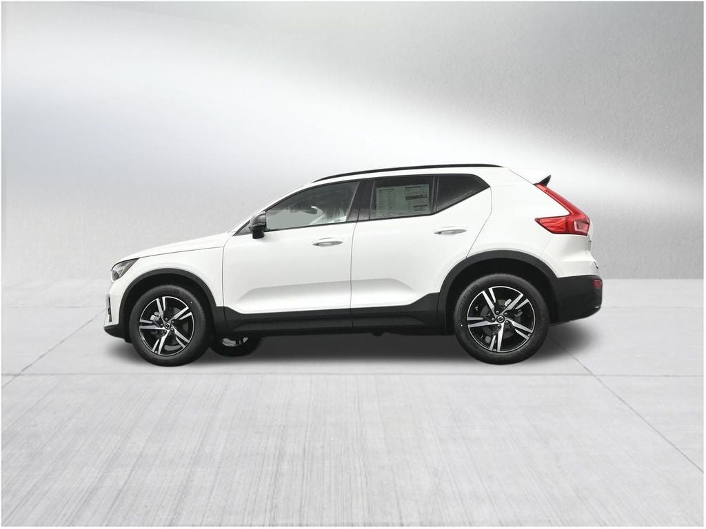 2026 Volvo XC40 B4 Core