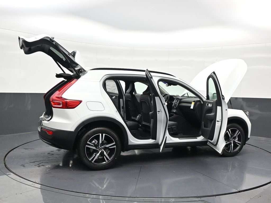 2026 Volvo XC40 B4 Core