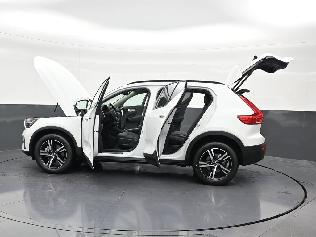 2026 Volvo XC40 B4 Core