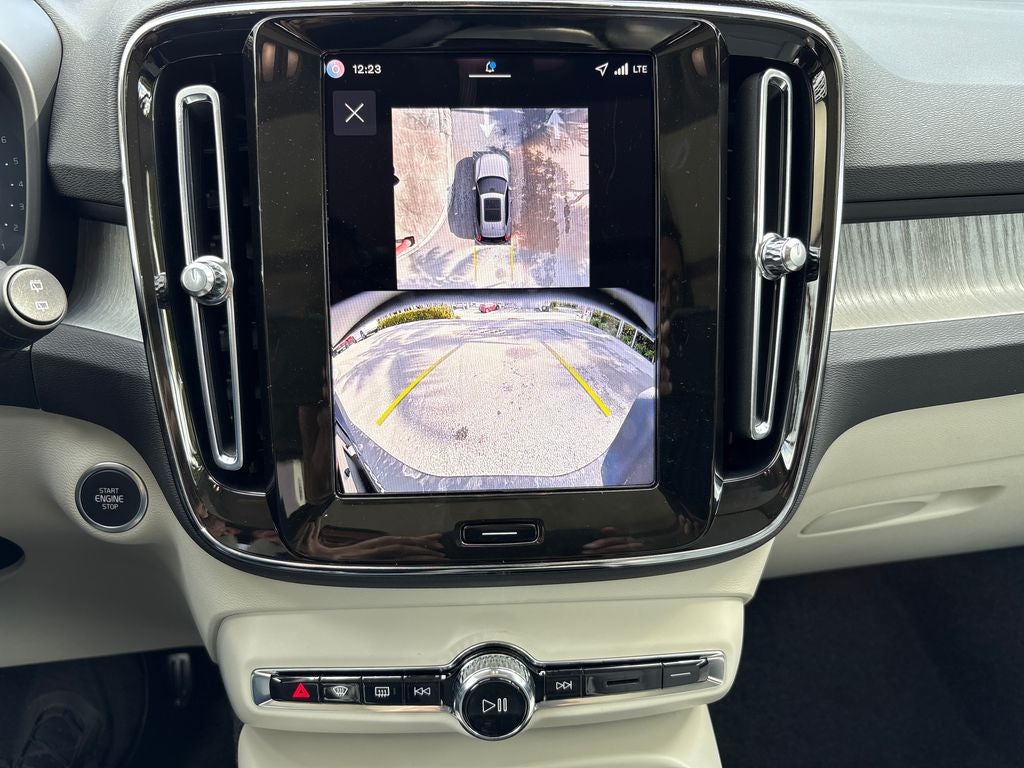 2026 Volvo XC40 B5 Plus