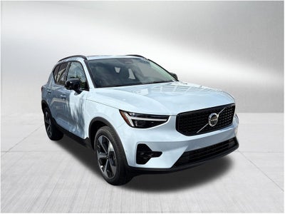 2026 Volvo XC40 B5 Plus