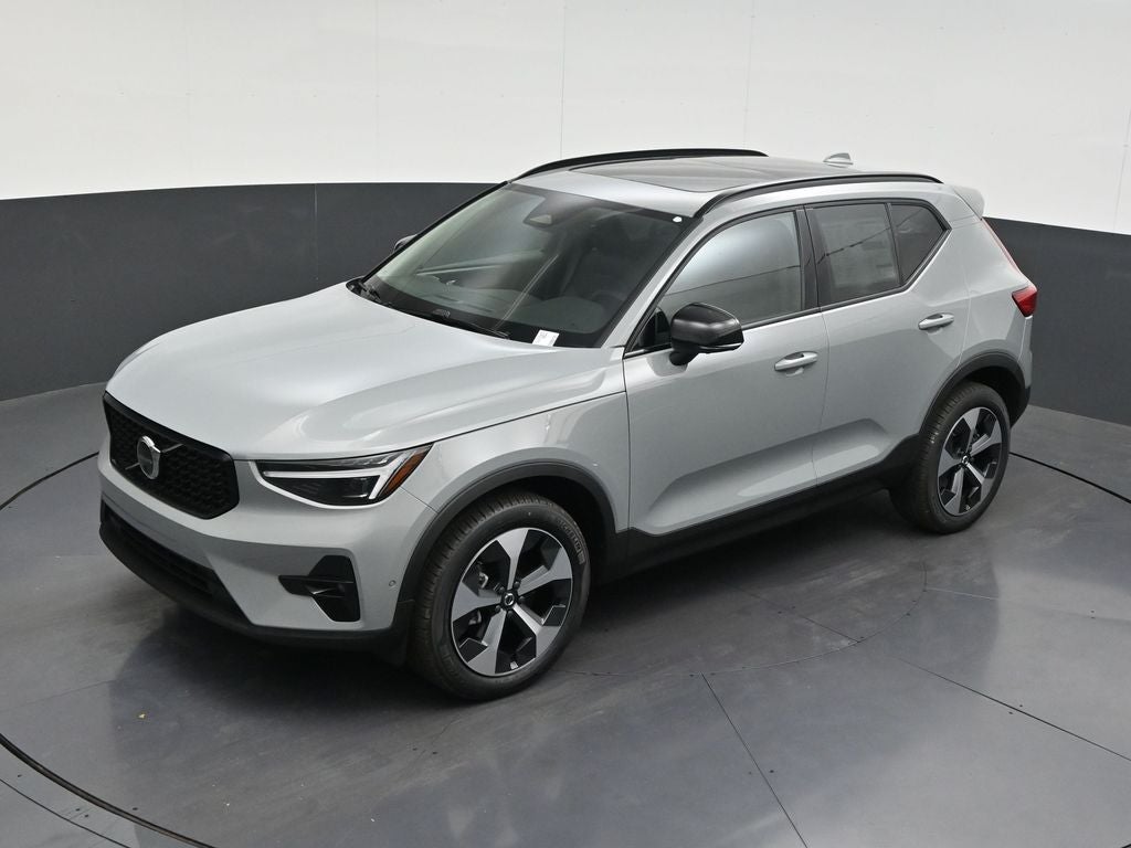 2026 Volvo XC40 B5 Plus