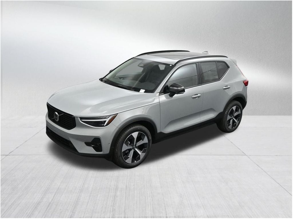 2026 Volvo XC40 B5 Plus