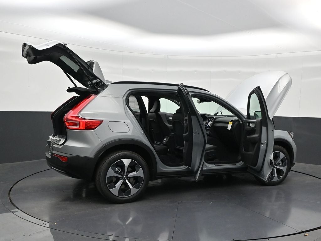 2026 Volvo XC40 B5 Plus