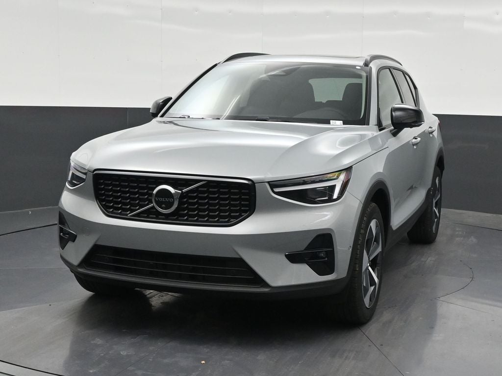 2026 Volvo XC40 B5 Plus