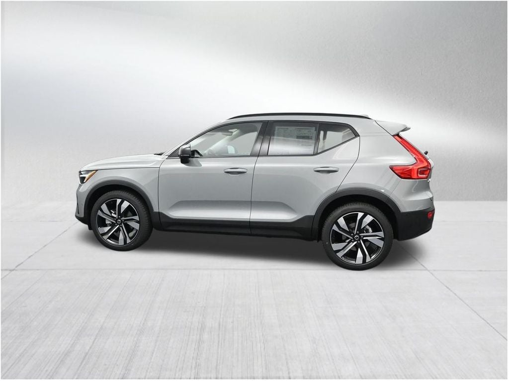2026 Volvo XC40 B5 Plus