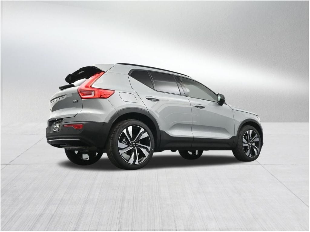 2026 Volvo XC40 B5 Plus