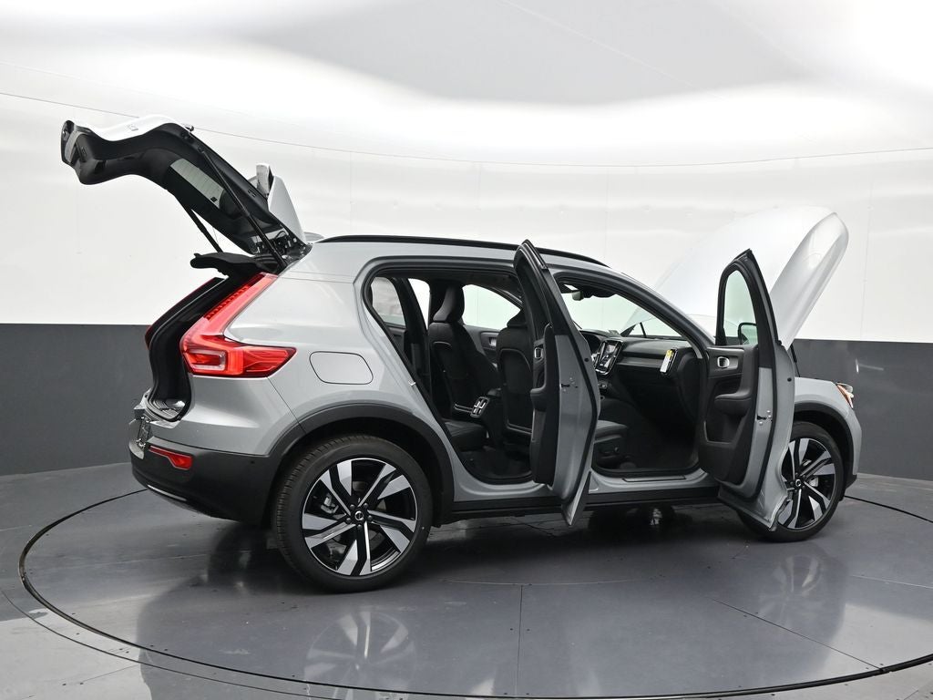 2026 Volvo XC40 B5 Plus