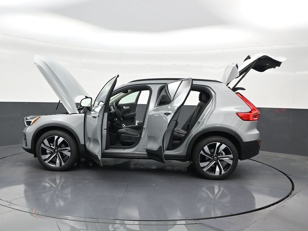 2026 Volvo XC40 B5 Plus