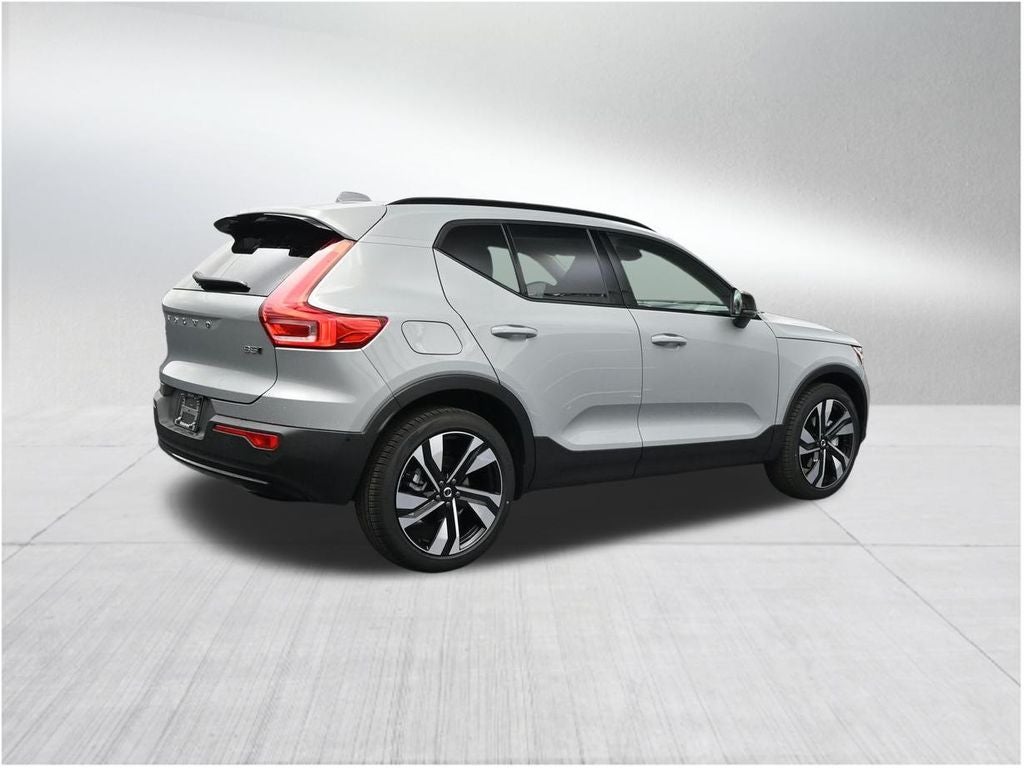 2026 Volvo XC40 B5 Plus