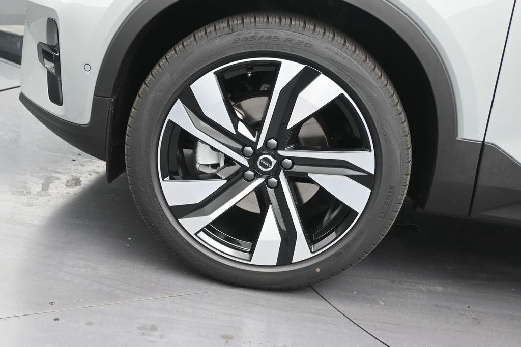 2026 Volvo XC40 B5 Plus