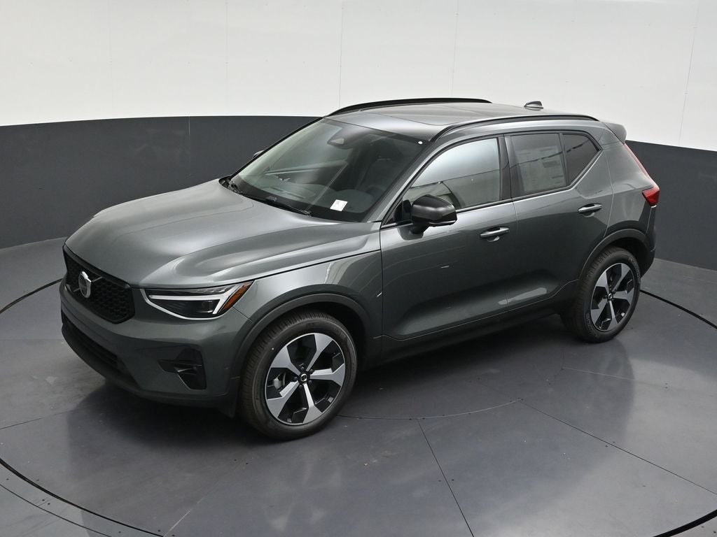 2026 Volvo XC40 B5 Plus
