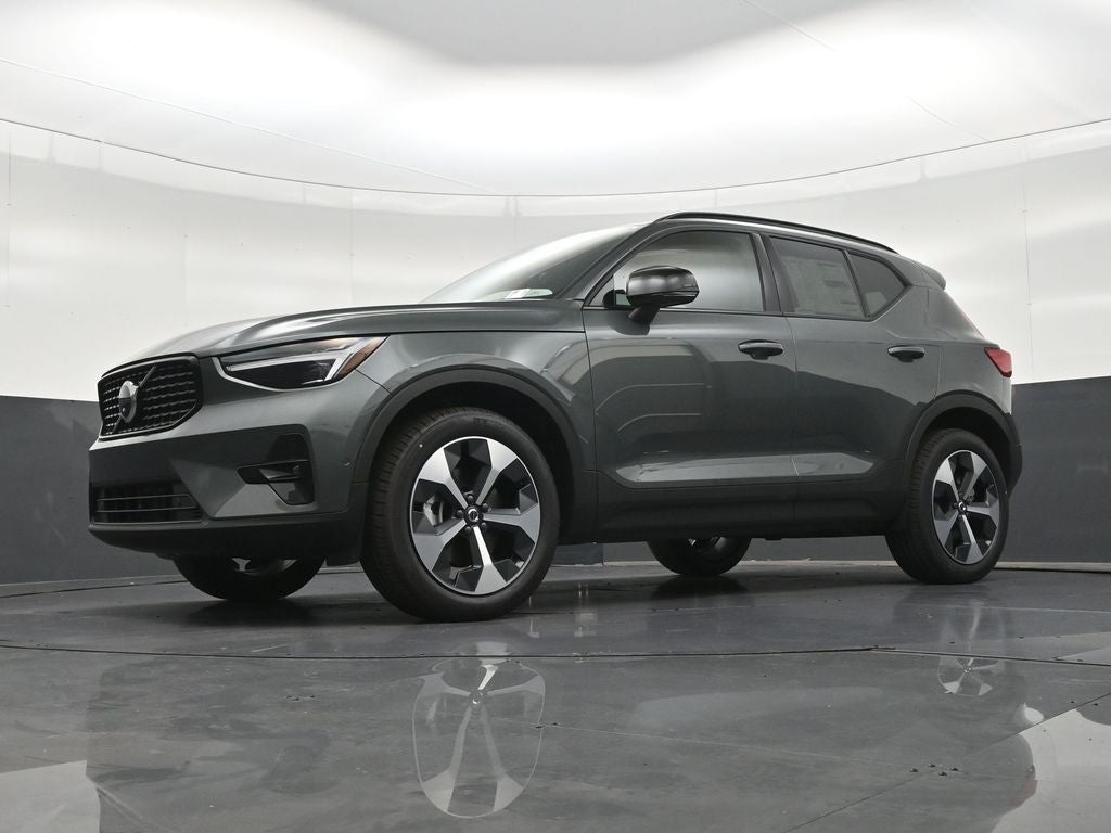 2026 Volvo XC40 B5 Plus