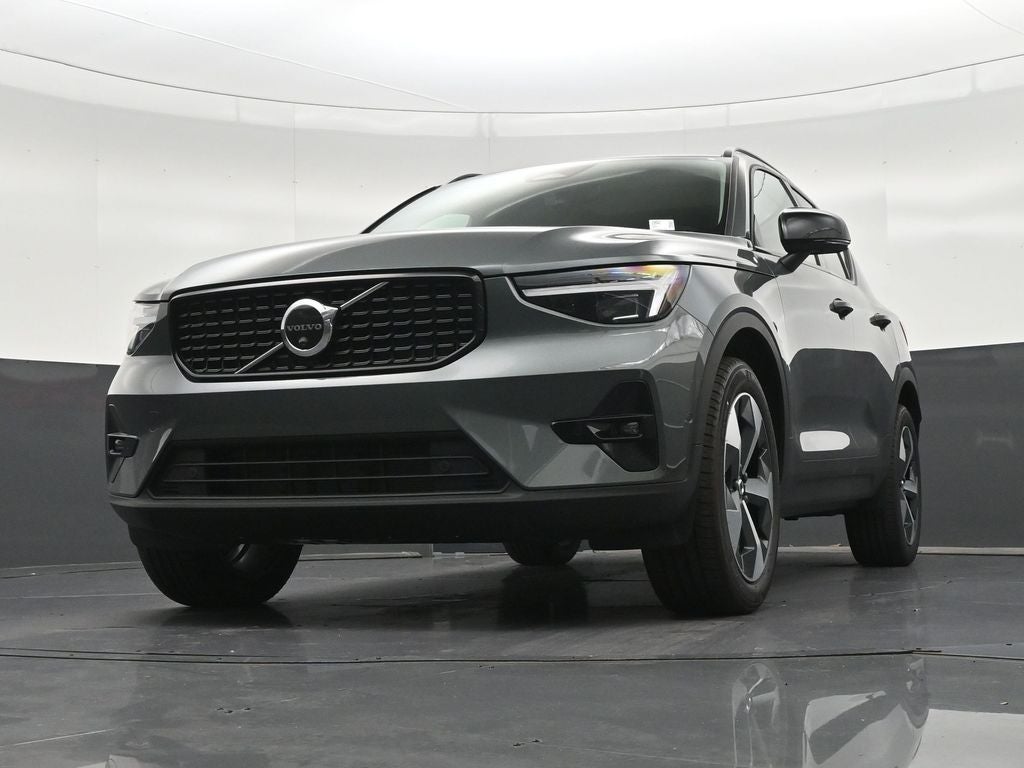 2026 Volvo XC40 B5 Plus