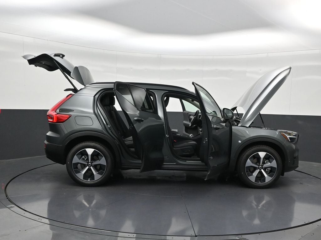 2026 Volvo XC40 B5 Plus