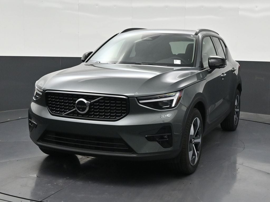 2026 Volvo XC40 B5 Plus