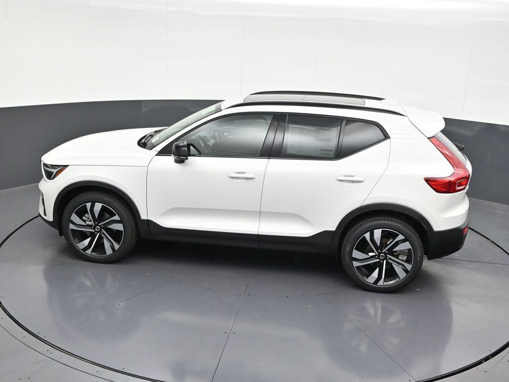 2026 Volvo XC40 B5 Plus