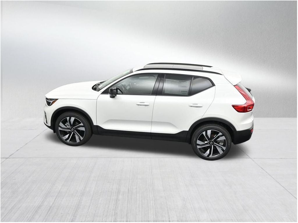2026 Volvo XC40 B5 Plus