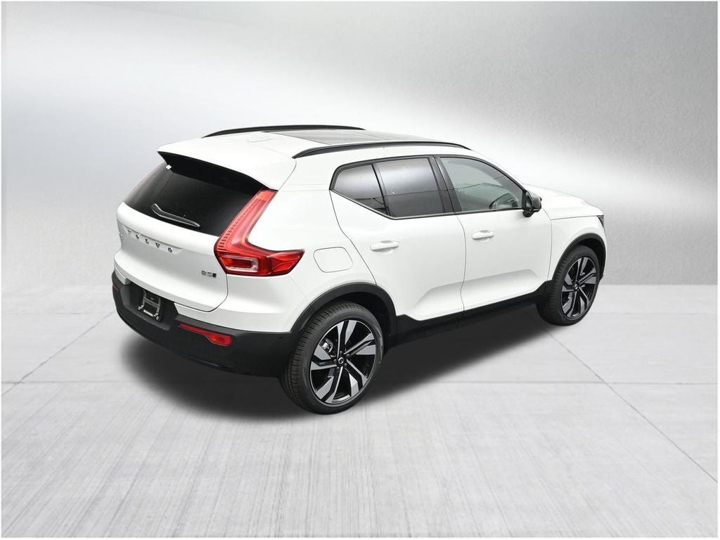 2026 Volvo XC40 B5 Plus