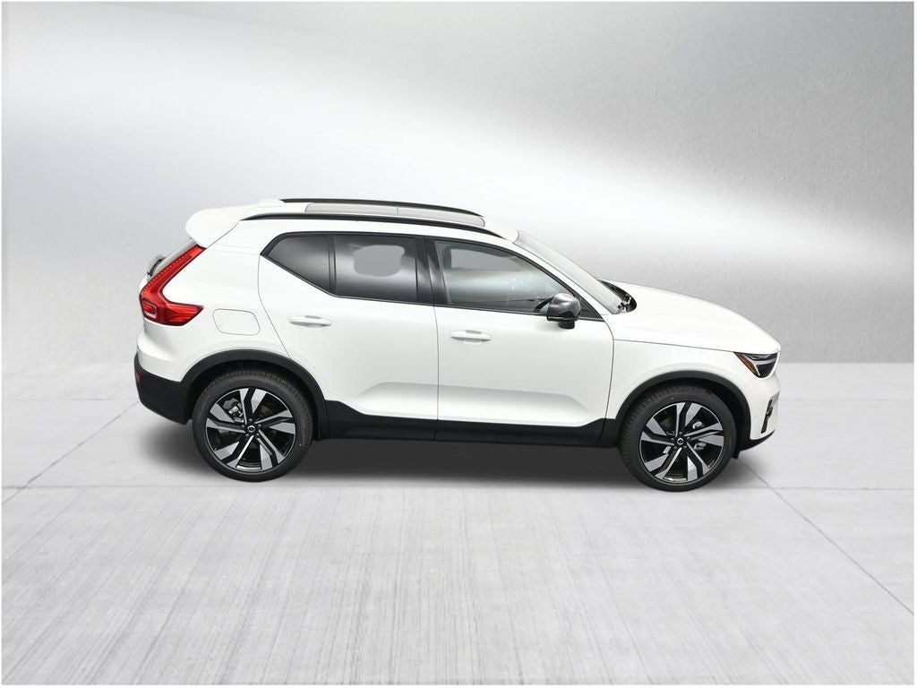 2026 Volvo XC40 B5 Plus