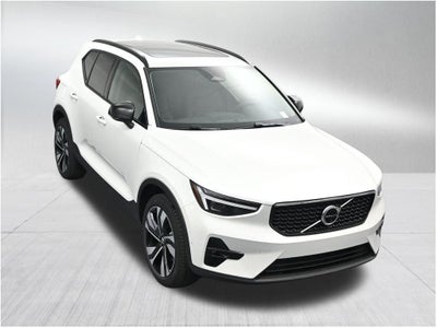 2026 Volvo XC40 B5 Plus