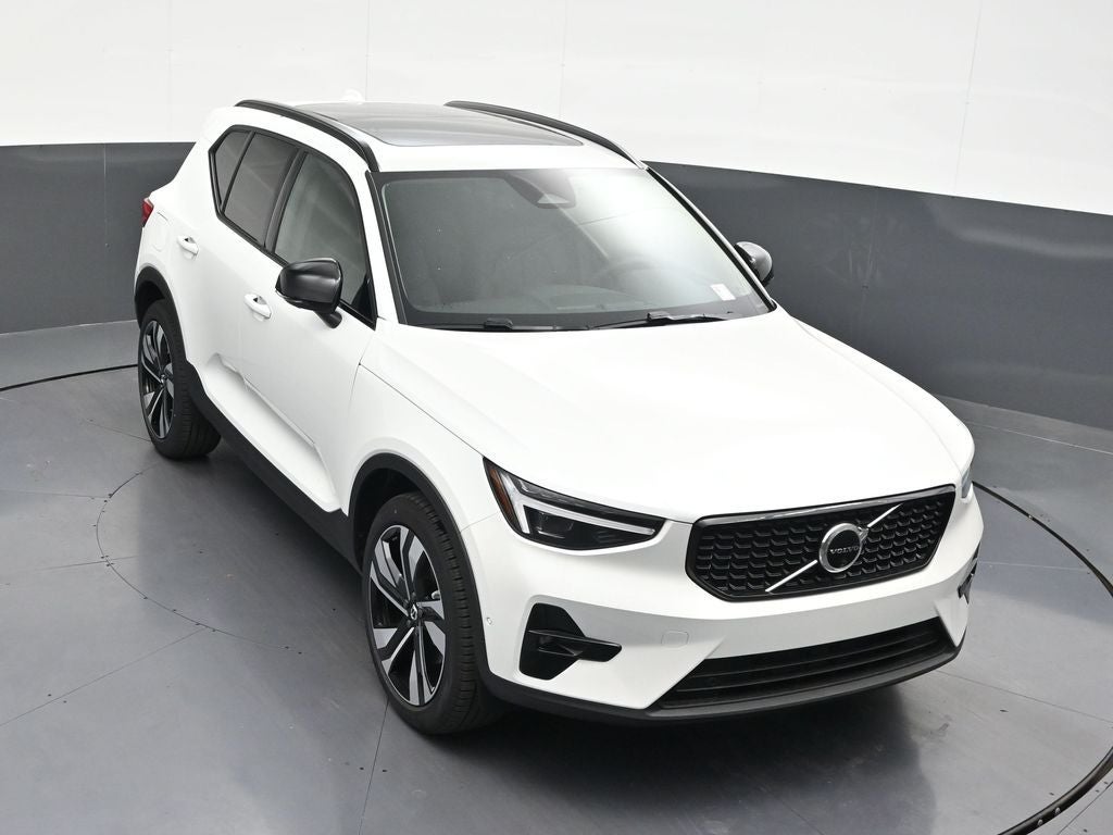 2026 Volvo XC40 B5 Plus