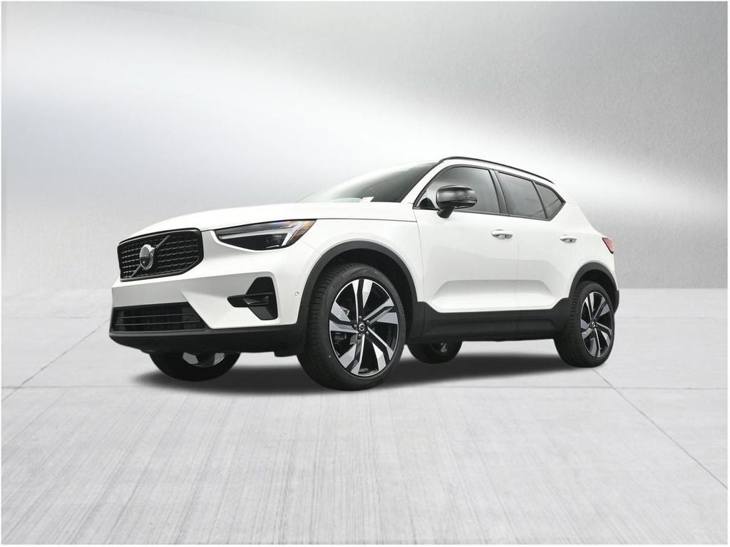 2026 Volvo XC40 B5 Plus